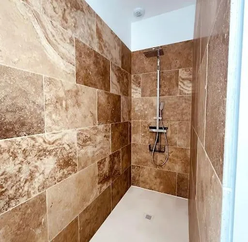 Andre A Willa Nîmes